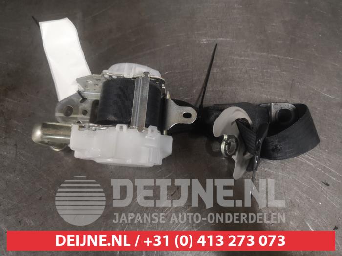 Toyota Avensis Front seatbelt, right O588090