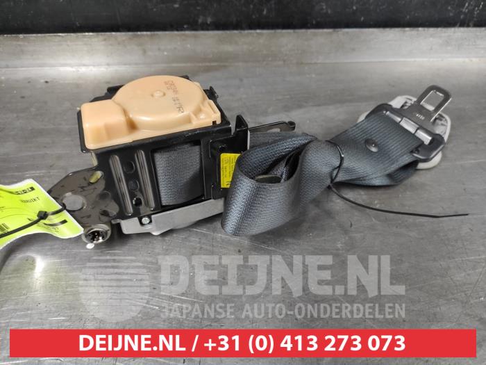 Mitsubishi Lancer Front seatbelt, right O588272