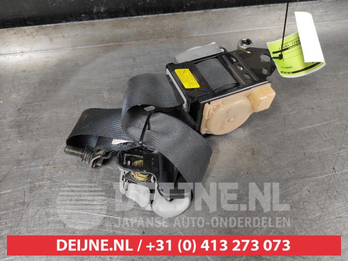 Mitsubishi Lancer Front seatbelt, left O588273