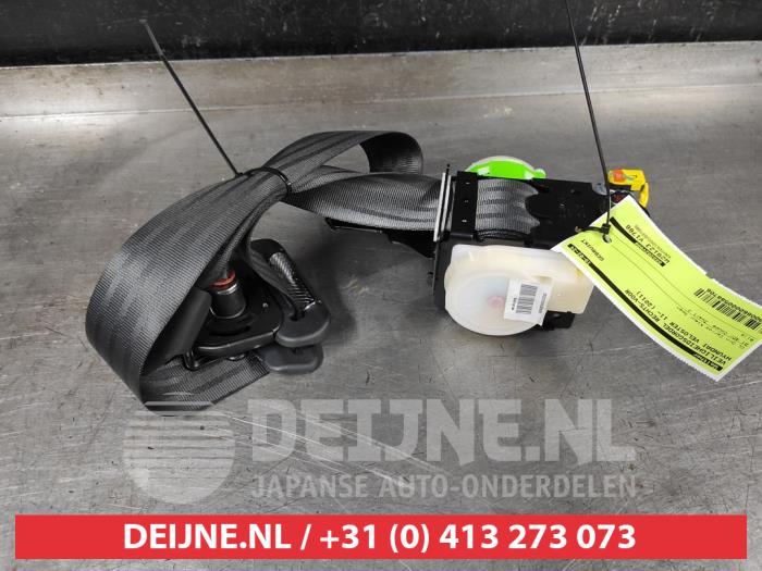 Hyundai Veloster Front seatbelt, right O588708
