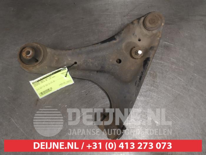 Daihatsu Terios Draagarm onder links-voor O588906