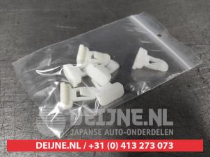 Toyota Hilux Bumperlijst rechts-voor O589202 foto 4