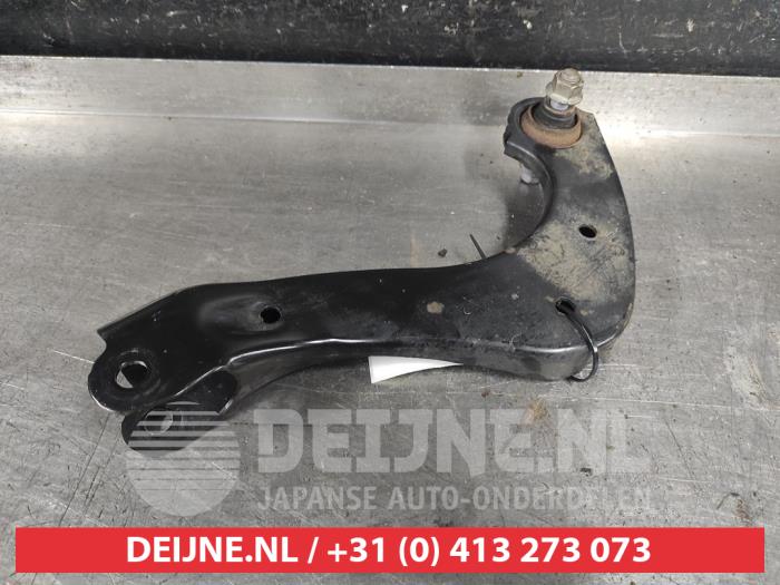 Toyota Corolla Draagarm rechts-achter O589309