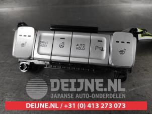 Gebruikte Schakelaar Stoelverwarming Hyundai Kona (OS) 39 kWh Prijs op aanvraag aangeboden door V.Deijne Jap.Auto-onderdelen BV