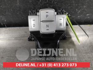 Gebruikte Selectiehendel automaat Hyundai Kona (OS) 39 kWh Prijs € 75,00 Margeregeling aangeboden door V.Deijne Jap.Auto-onderdelen BV