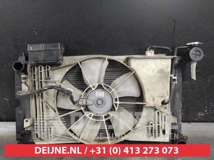 Gebruikte Radiateur Toyota Corolla Verso (R10/11) 1.8 16V VVT-i Prijs € 35,00 Margeregeling aangeboden door V.Deijne Jap.Auto-onderdelen BV