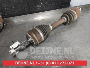 Gebruikte Aandrijfas links-voor Mitsubishi L-200 2.5 DI-D 4x4 Prijs € 75,00 Margeregeling aangeboden door V.Deijne Jap.Auto-onderdelen BV