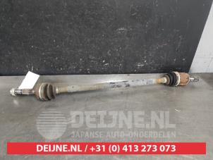 Gebruikte Steekas links-achter Mitsubishi Outlander (GF/GG) 2.4 16V PHEV 4x4 Prijs € 150,00 Margeregeling aangeboden door V.Deijne Jap.Auto-onderdelen BV