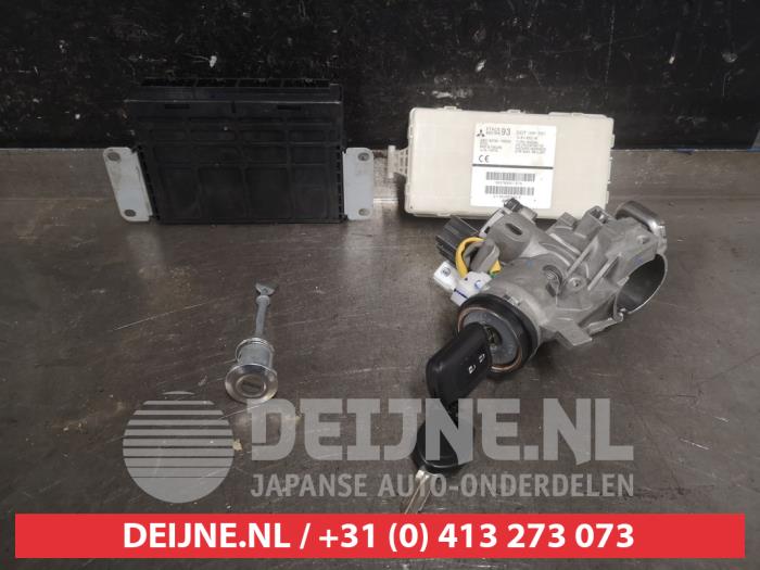 Mitsubishi Space Star Slotenset Cilinder (compleet) O591544
