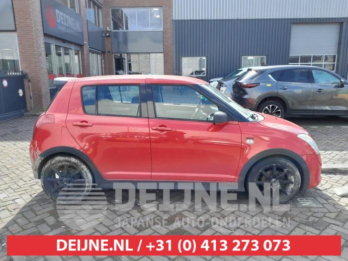 Suzuki Swift Driehoeks Ruit rechts-achter O591682