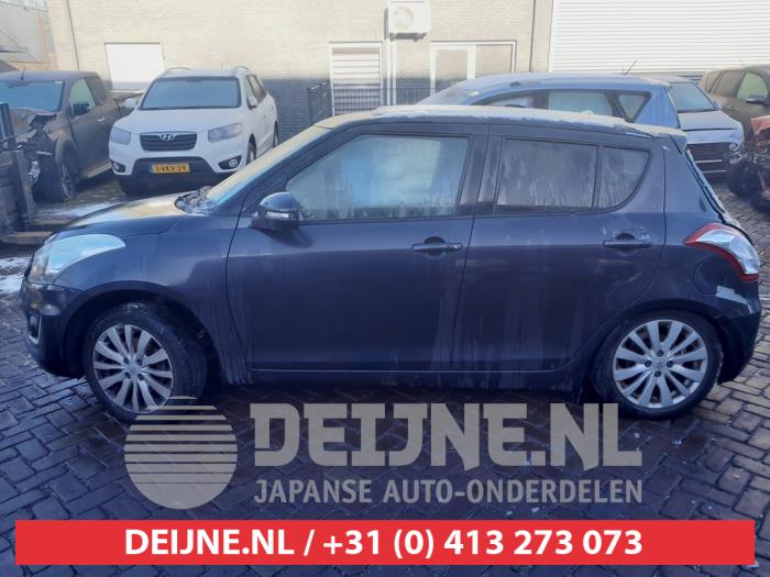Suzuki Swift Portierruit 4Deurs links-achter O592454