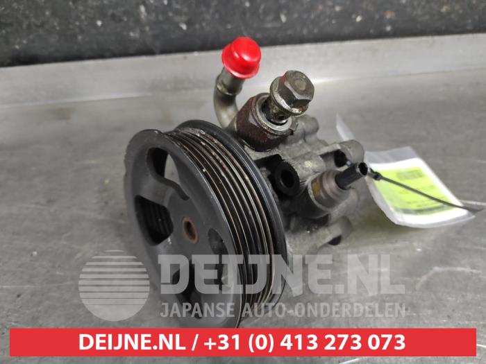 Gebruikte Servopomp Toyota Avensis Wagon (T25/B1E) 2.0 16V VVT-i D4 Prijs € 50,00 Margeregeling aangeboden door V.Deijne Jap.Auto-onderdelen BV