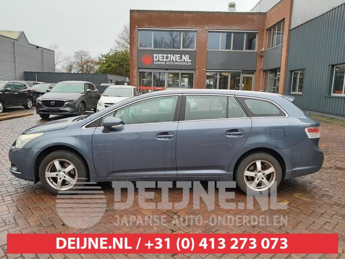 Toyota Avensis Portierruit 4Deurs links-voor O592645
