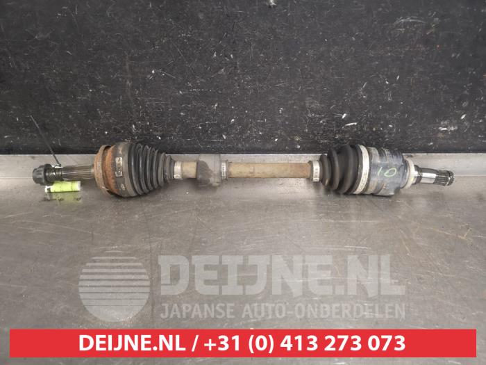 Toyota Avensis Aandrijfas links-voor O593099