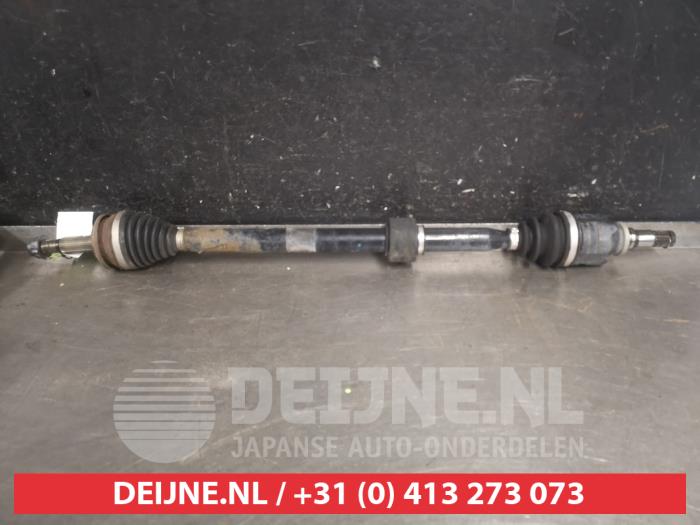 Toyota Avensis Aandrijfas rechts-voor O593100