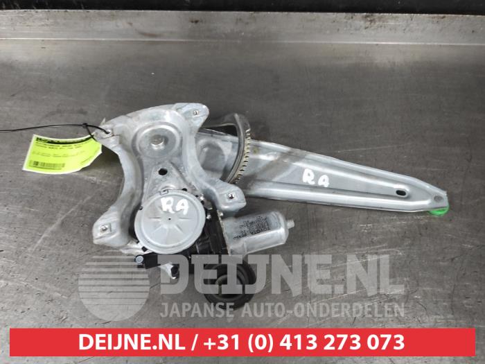 Toyota Auris Ruitmechaniek 4Deurs rechts-achter O593133