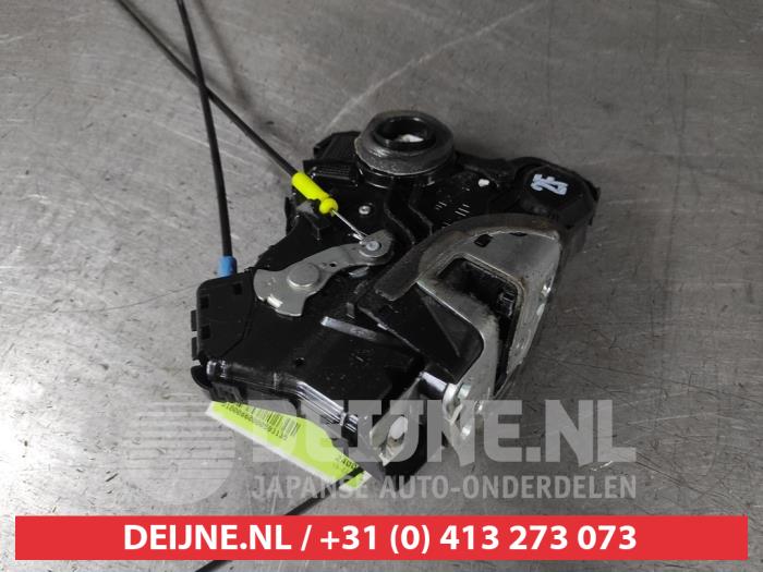 Toyota Auris Deurslot Mechaniek 4Deurs rechts-voor O593135