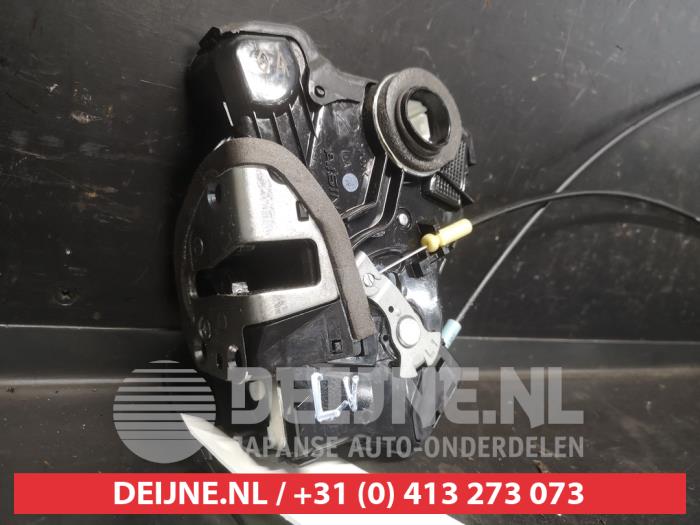 Toyota Urban Cruiser Deurslot Mechaniek 4Deurs links-voor O593271
