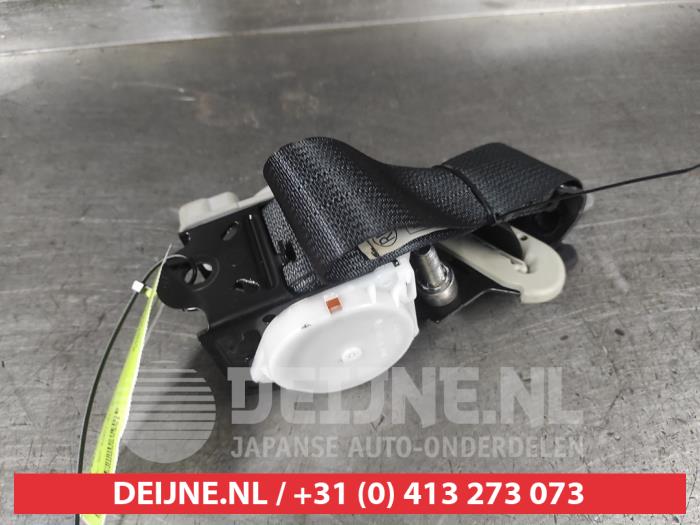 Toyota Prius Plus Rear seatbelt, right O593351