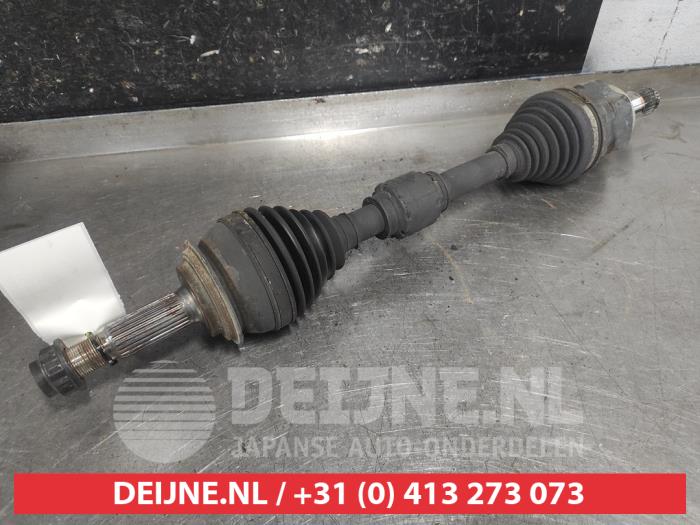 Toyota Prius Plus Aandrijfas links-voor O593363