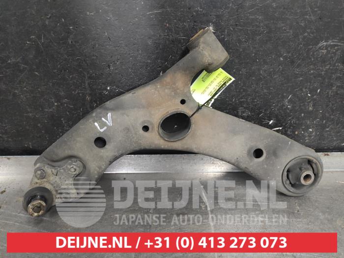 Toyota Prius Plus Draagarm onder links-voor O593365
