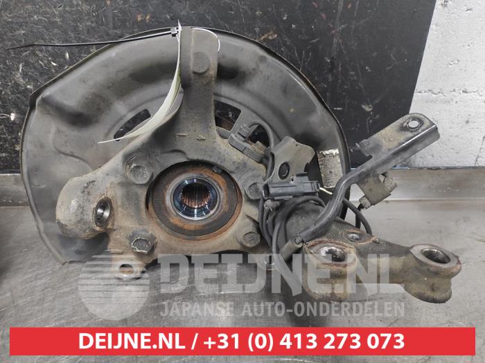 Toyota Prius Plus Fusee links-voor O593367