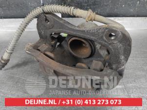 Gebruikte Remklauw (Tang) rechts-voor Hyundai Tucson (JM) 2.0 CRDi VGT 16V 4x2 Prijs € 35,00 Margeregeling aangeboden door V.Deijne Jap.Auto-onderdelen BV