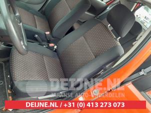 Gebruikte Voorstoel links Daihatsu Sirion 2 (M3) 1.3 16V DVVT Prijs op aanvraag aangeboden door V.Deijne Jap.Auto-onderdelen BV