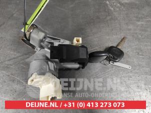 Toyota Yaris Ignition lock + key O593579 photo 2