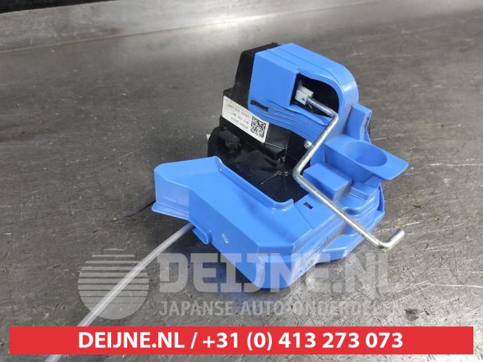 Hyundai I20 Front door lock mechanism 4-door, right O594960