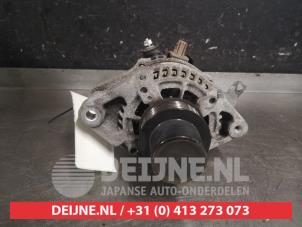 Gebruikte Dynamo Toyota Yaris III (P13) 1.0 12V VVT-i Prijs € 50,00 Margeregeling aangeboden door V.Deijne Jap.Auto-onderdelen BV