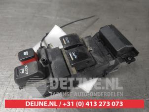 Gebruikte Combischakelaar ramen Honda CR-Z (ZF1) 1.5 Hybrid 16V Prijs € 50,00 Margeregeling aangeboden door V.Deijne Jap.Auto-onderdelen BV