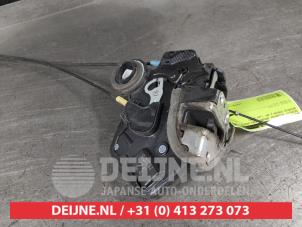 Daihatsu Sirion Deurslot Mechaniek 4Deurs links-achter O596150 foto 2