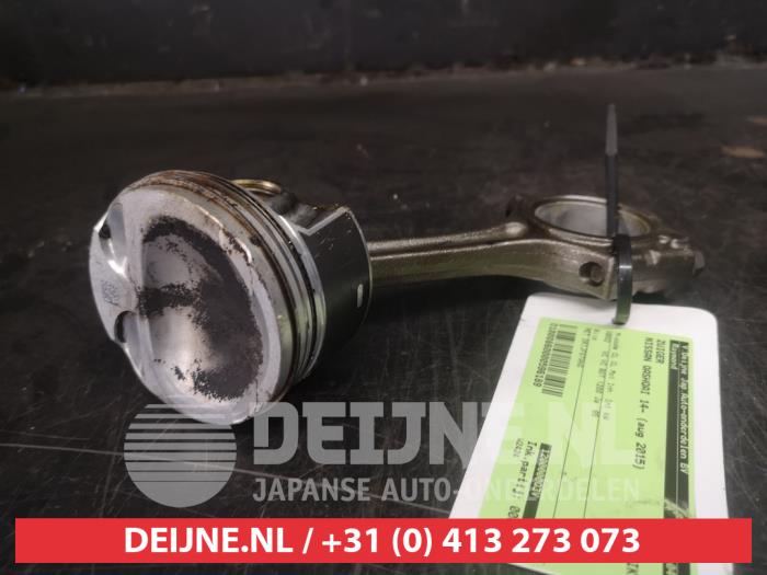 Gebruikte Zuiger Nissan Qashqai (J11) 1.2 DIG-T 16V Prijs € 100,00 Margeregeling aangeboden door V.Deijne Jap.Auto-onderdelen BV