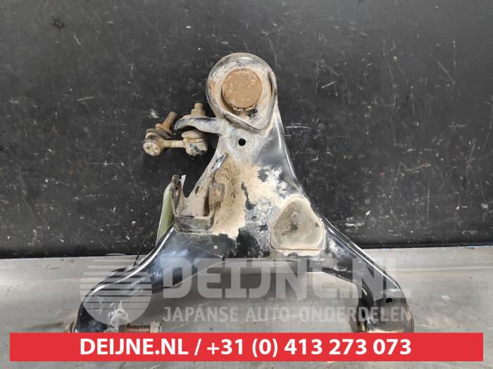Nissan Navara Querlenker unten rechts vorne O596358