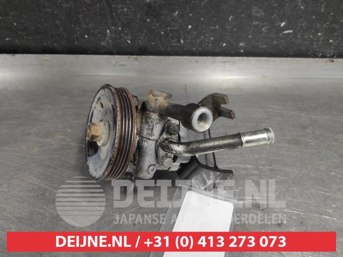 Gebruikte Pomp Servo Nissan Navara (D40) 2.5 dCi 16V 4x4 Prijs € 75,00 Margeregeling aangeboden door V.Deijne Jap.Auto-onderdelen BV