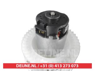 Nissan X-Trail Heating and ventilation fan motor O9990008760 photo 3