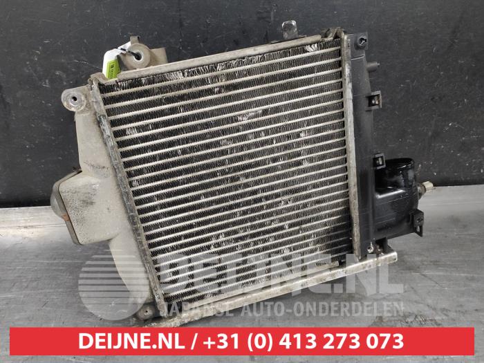 Intercooler van een Toyota Land Cruiser (J12) 3.0 D-4D 16V 2006