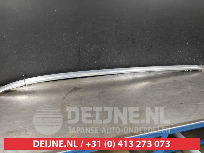 Toyota Auris Dakrail links O598638