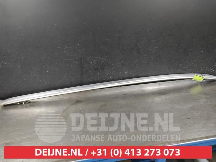 Toyota Auris Dakrail rechts O598639