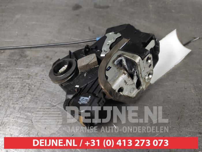 Toyota Avensis Deurslot Mechaniek 4Deurs links-voor O598789