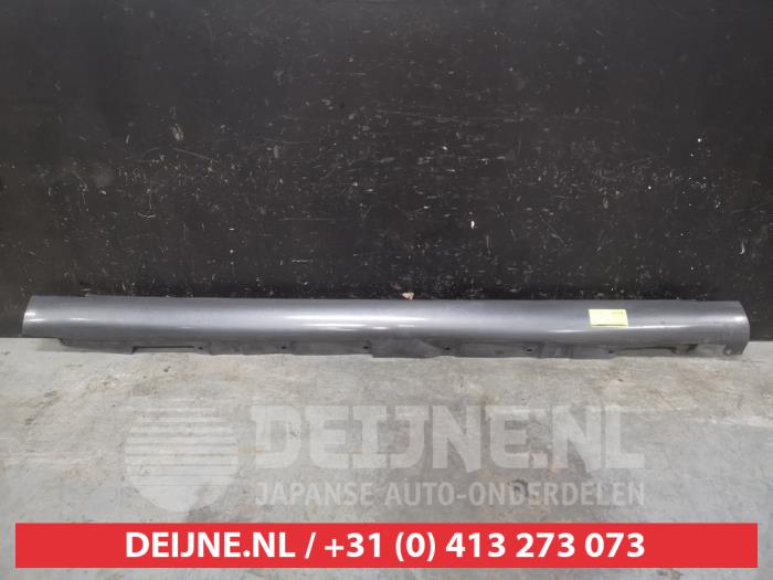 Toyota Avensis Side skirt, right O598832