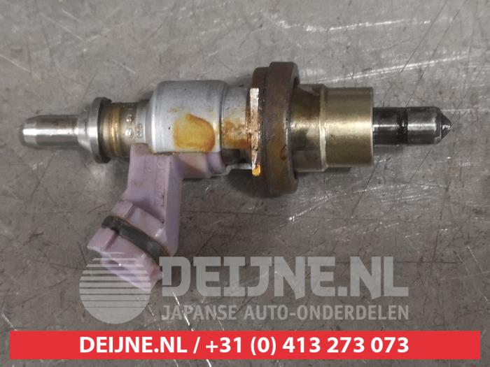 Gebruikte Verstuiver (diesel) Toyota Verso 2.0 16V D-4D-F Prijs € 45,00 Margeregeling aangeboden door V.Deijne Jap.Auto-onderdelen BV