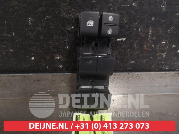 Toyota Yaris Multi-functional window switch O598957