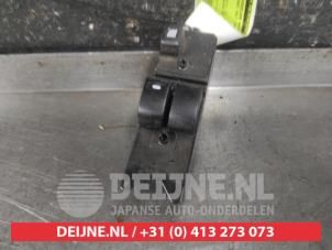 Gebruikte Schakelblok ruiten Mitsubishi Colt (Z2/Z3) 1.3 16V Prijs € 35,00 Margeregeling aangeboden door V.Deijne Jap.Auto-onderdelen BV