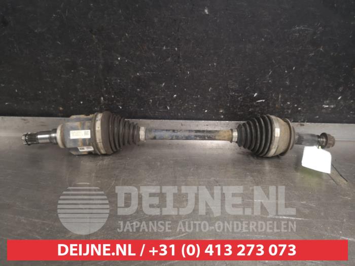 Toyota Verso-S Aandrijfas links-voor O599377
