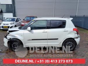 Suzuki Swift Portier 4Deurs links-voor O599451 foto 3