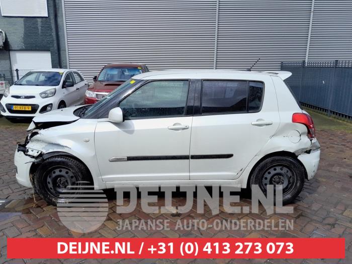 Suzuki Swift Portierruit 4Deurs links-voor O599452