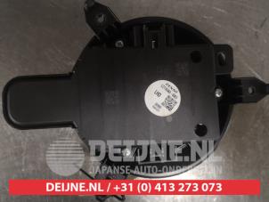 Toyota Yaris Kachel Ventilatiemotor O599525 foto 2