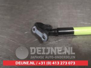 Toyota Yaris Gasdemper rechts-achter O599536 foto 2
